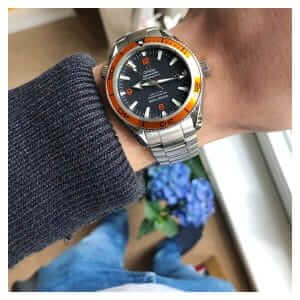 omega-seamaster-planet-ocean-orange-arm