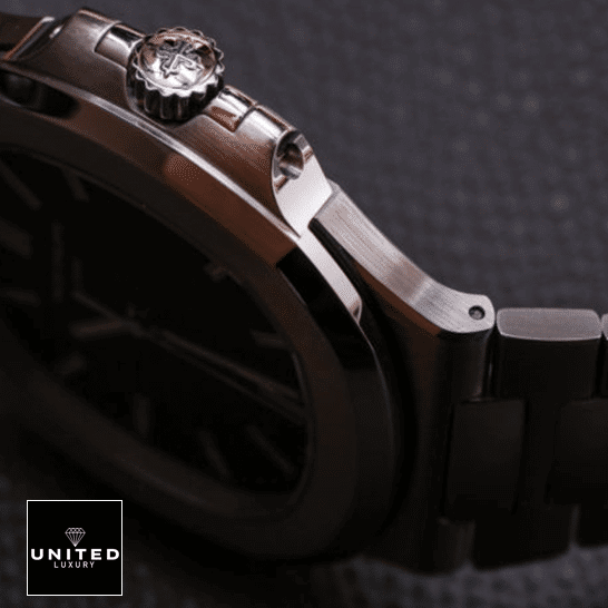 Patek-Philippe-5711-1A-010-near