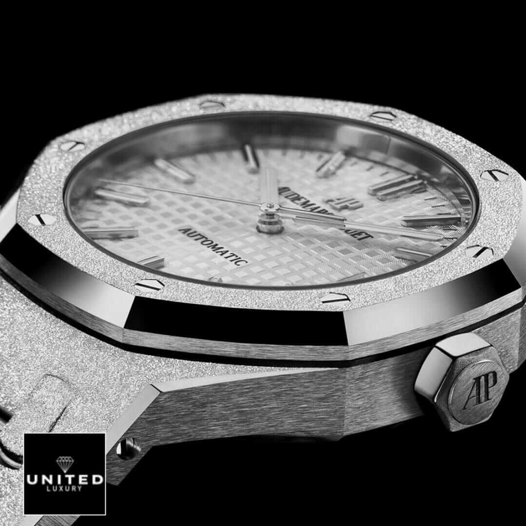 Audemars Piguet Royal Oak Automatıc  crown / push button