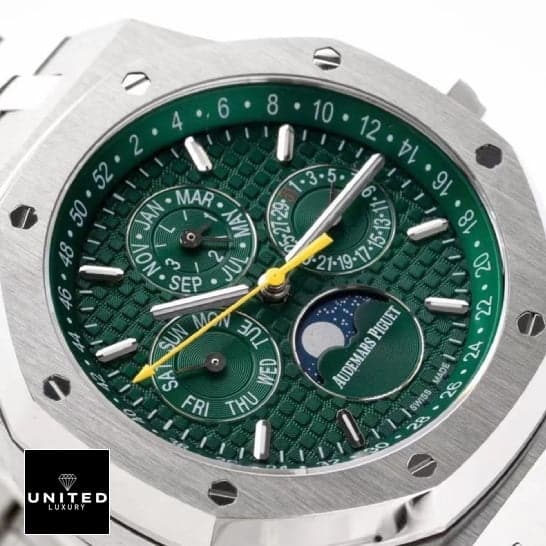AP Royal Oak Offshore 26574ST.OO.1220ST.02 Green Dial 