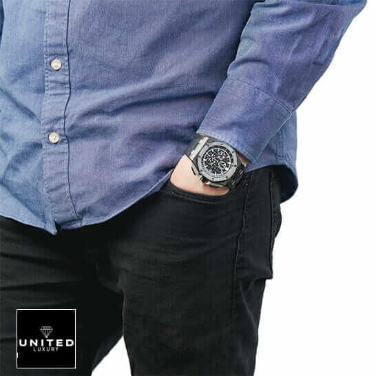 Audemars Piguet Royal Oak Offshore 26400AU.OO.A002CA.01 6 AP Royal Oak Black Dial Carbon Case Black Rubber Bracelet on the man wrist