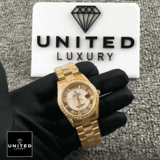 Rolex Datejust Yellow Gold 116626  features a captivating champagne dial