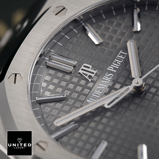 Audemars Piguet Royal Oak 15500ST.OO_.1220ST.02 Grey Dial  close analog view