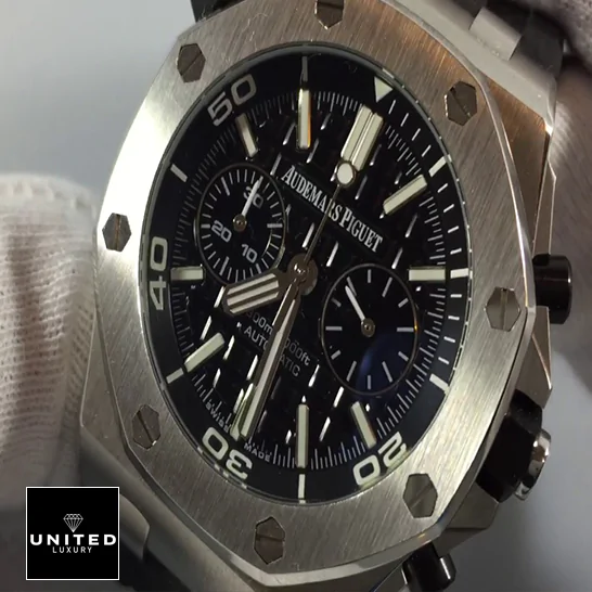 audemars_piguet_royal_oak_offshore_diver_black_dial_15710ST.OO_.A002CA.01__case_unitedluxurynet