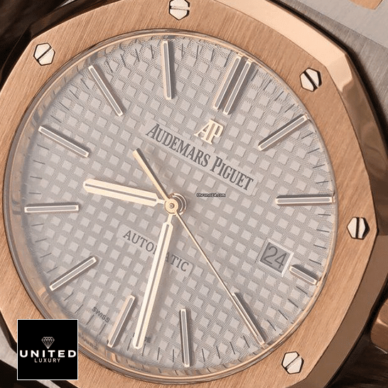 Audemars Piguet Automatıc White Dial  close analog view