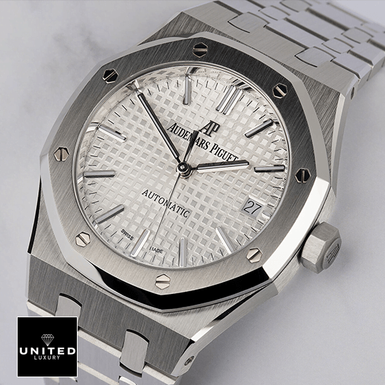 Audewmars Piguet Royal Oak White Dial 15400ST.OO_.1220ST  white background