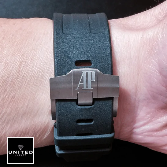 audemarspiguet-royaloakoffshore-15707CE.OO_.A002CA.01-clasp