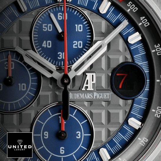 Audemars Pişguyet Grey Blue Dial  close analog view