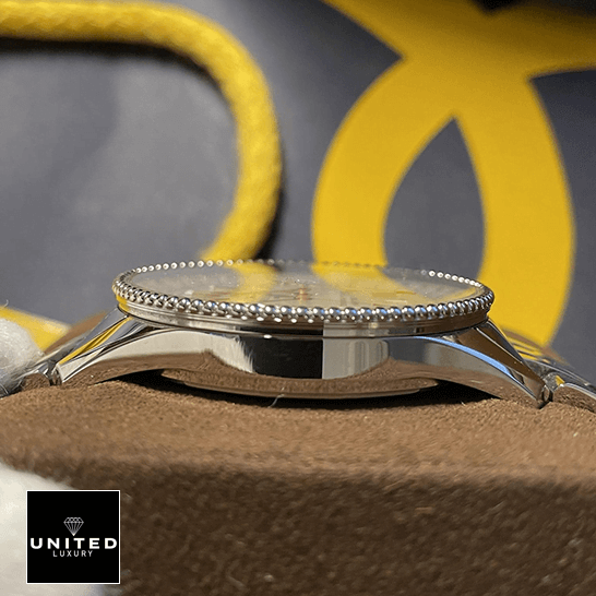 breitling-navitimer-A17326211G1A1-leftside