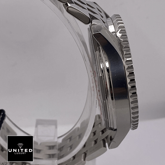 breitling-navitimer-AB0127211B1A1-leftside