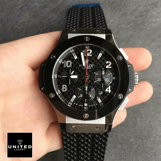 Hublot Big Bang Black Rubber Crown / Push button  on the hand