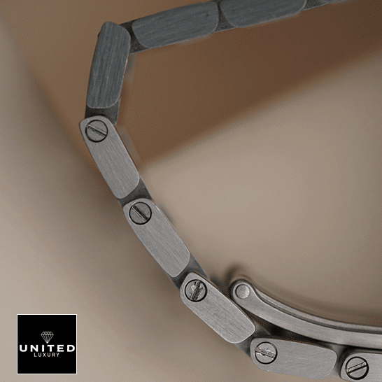 Omega Railmaster 220.10.40.20.06.001  bracelet close view