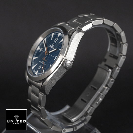 Omega Seamaster 220.10.40.20.03.001 Stainless Steel  side view crown