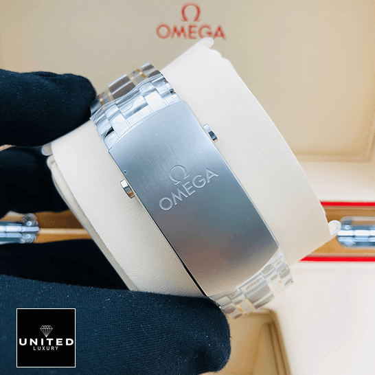 omega-seamaster-diver-300m-210.20.42.20.03.001-clasp