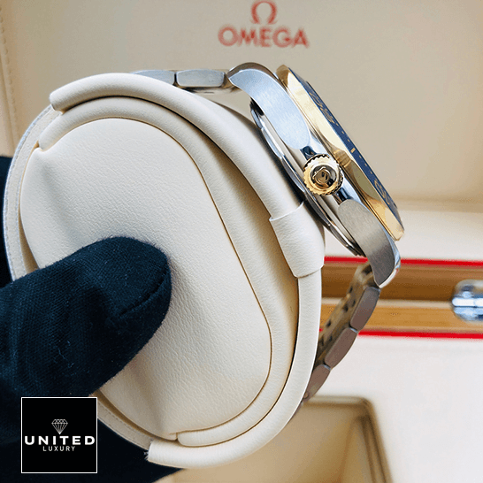 omega-seamaster-diver-300m-210.20.42.20.03.001-rightside