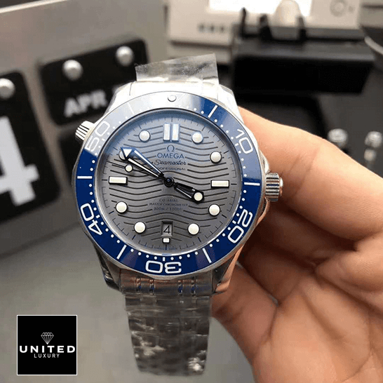 omega-seamaster-diver-300m-210.30.42.20.06.001-front