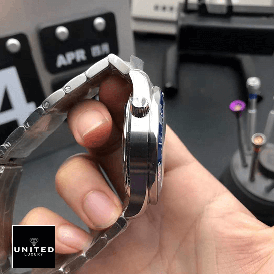 omega-seamaster-diver-300m-210.30.42.20.06.001-leftside