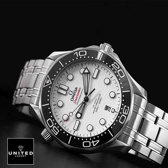 Omega 210.30.42.20.04.001 Seamaster White Dİal Black Bezel  black background