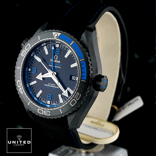 omega_seamaster_planet_ocean_ceramic_215_92_46_22_01_002_black_dial__right_side
