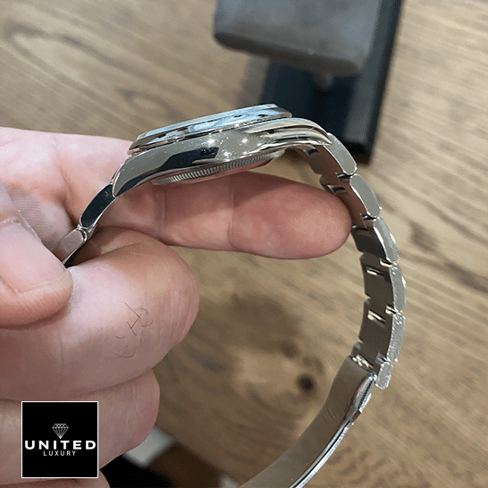 Rolex Datejust 126200-0008 oyster bracelet  side view