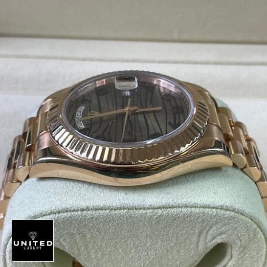 Rolex Day-Date Wave 218235-0035 Rose Gold Case  Left Side