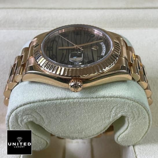 Rolex Day-Date Wave 218235-0035 Rose Gold Case  Right Side Crown Pusher