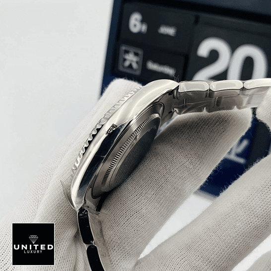 Rolex Yacht-Master 116622-0003 Platinum & Rhodium Dial 6 Rolex Stainless Steel Yacht Master 116622-0003 on the hand