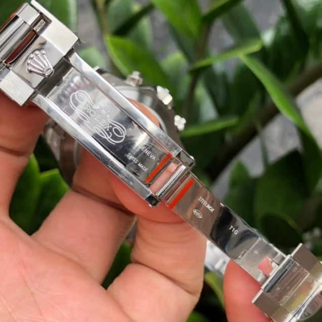 Rolex Blaken Daytona S.Steel Open Fold Clasp 116610  on his hands