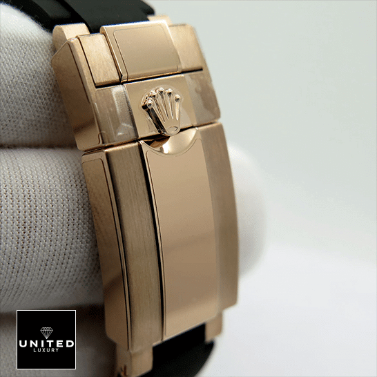 This Rolex Cosmograph Daytona 116515LN-0014 Everose Gold Fold Clasp on the Rolex Logo 