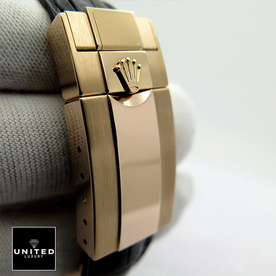 Rolex Cosmograph Daytona White Dial 116515LN-0003 4 Rolex Cosmograph Daytona 116515LN-0003 Fold Clasp on the Rolex Logo