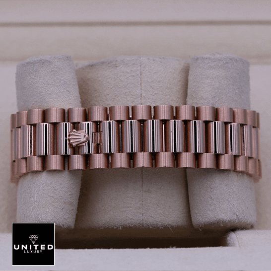 Rolex Day-Date 228235  Rose Gold Bracelet on the Rolex logo