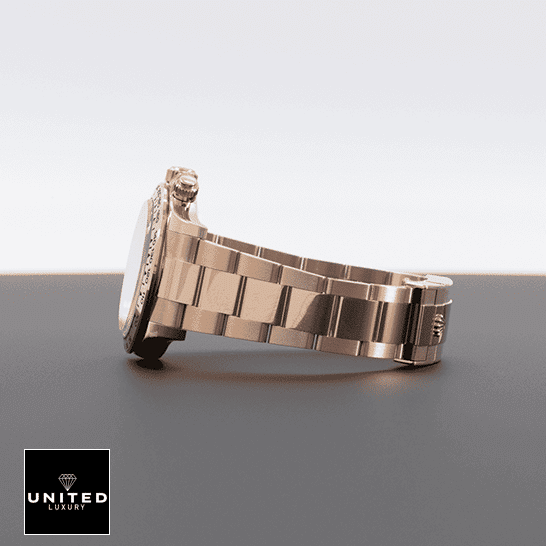 Rolex Daytona 116505-0013 S.Steel Oyster Bracelet  on the table