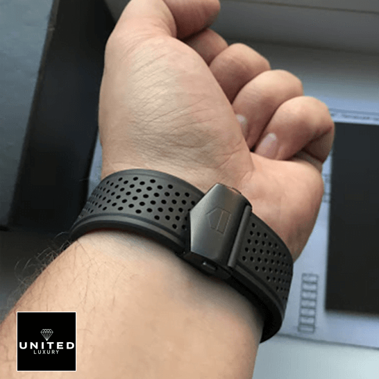 Tag Heuer Carrera Full Black 4 tAG_heuer_carrera_caliber_heuer_01_automatic_chronograph_cAR2A91.FT6071__clasp_unitedluxurynet