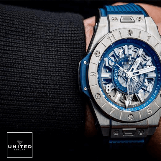 Hublot Big Bang Arabic Numerals Blue Background  on the wrist